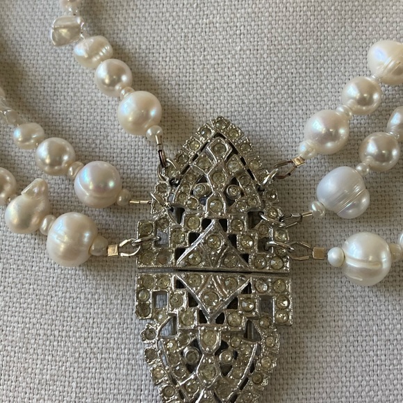 NWT Triple Strand Freshwater Pearl Necklace w Vintage Repurposed Pendant - Picture 3 of 6